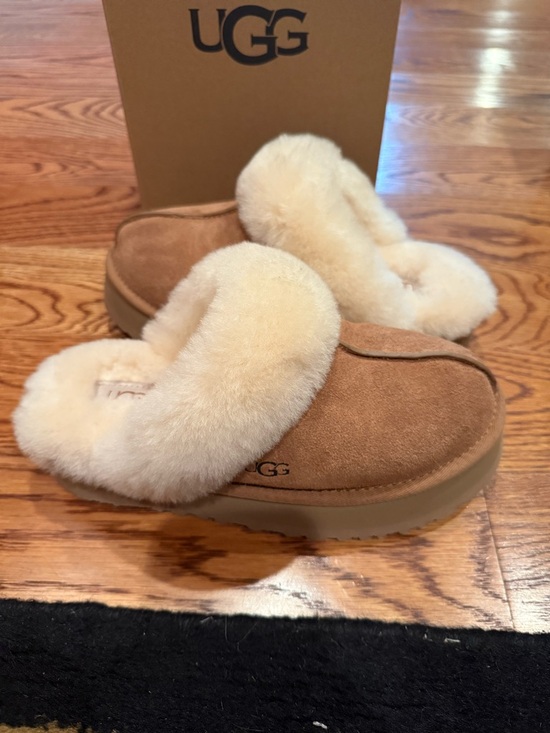 UGG Shoes - UGG Women's Cozy size 7 new